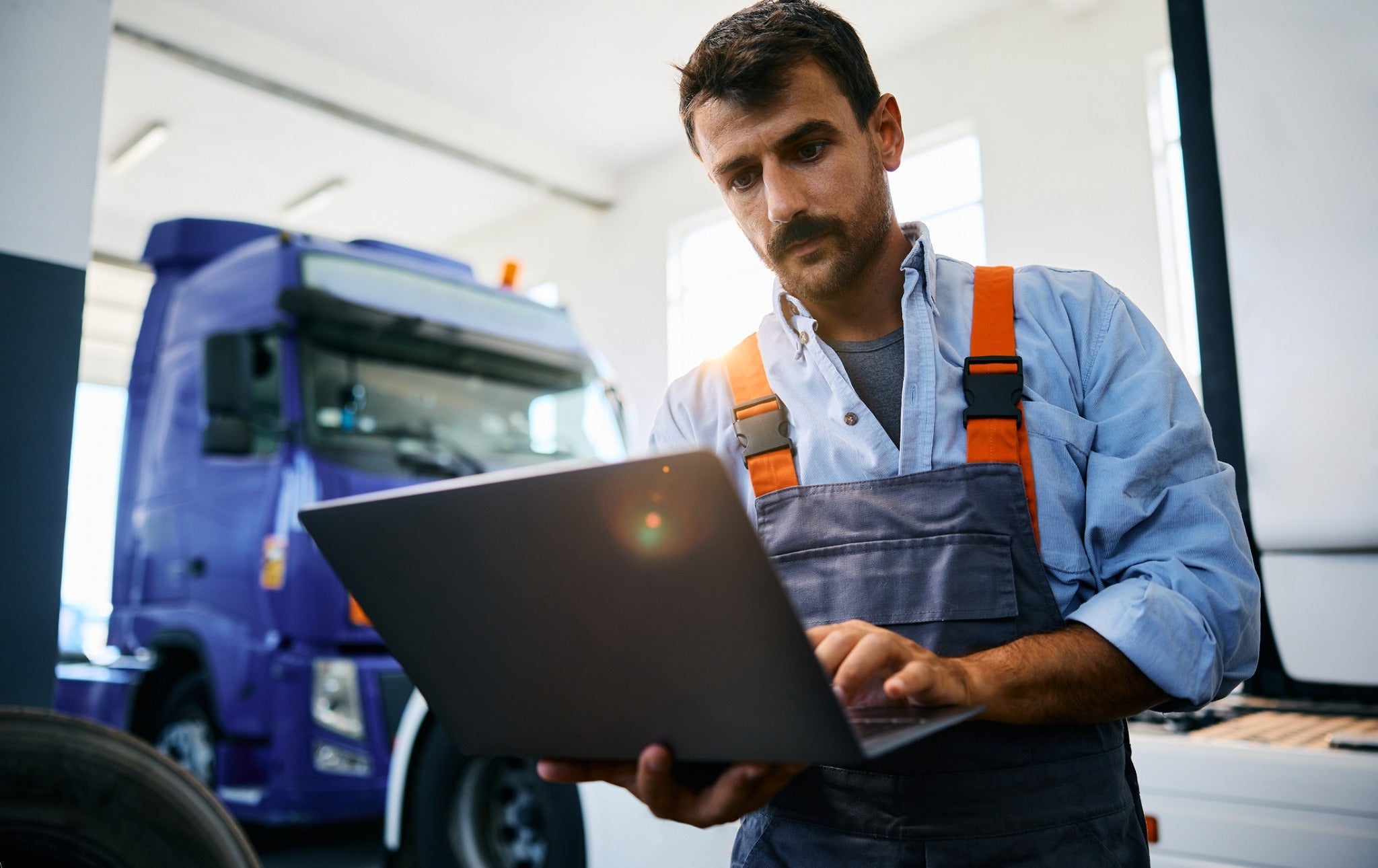 A customer using Canvas in a loading dock