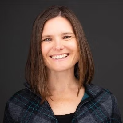 sarah-frizelle-headshot.jpg.png